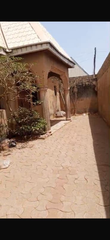Un renovated 5 bedroom flat at Mana Babba Area